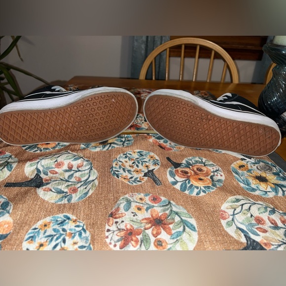 Black and white Vans, size 5.5.. my daughter only wore them a few times.. - Picture 7 of 7